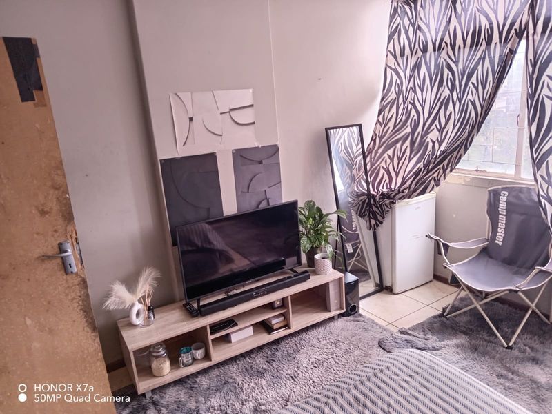 Apartment For Sale in Sunnyside, Pretoria - Photo 6