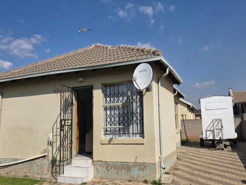Neat 3-Bedroom Family Home in Crystal Park, Benoni - Photo 1