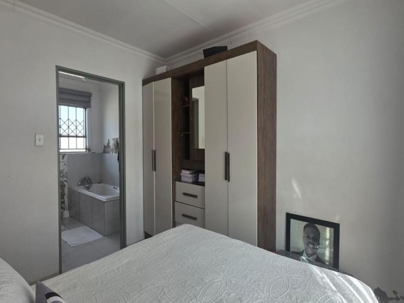 Neat 3-Bedroom Family Home in Crystal Park, Benoni - Photo 6