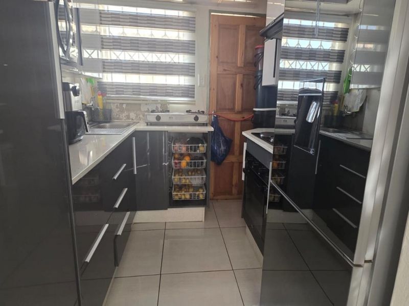 Neat 3-Bedroom Family Home in Crystal Park, Benoni - Photo 2