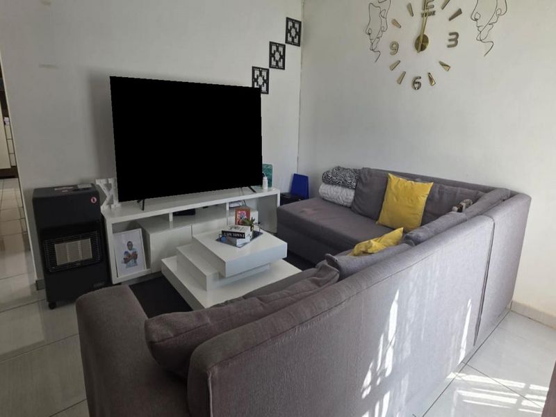 Neat 3-Bedroom Family Home in Crystal Park, Benoni - Photo 4