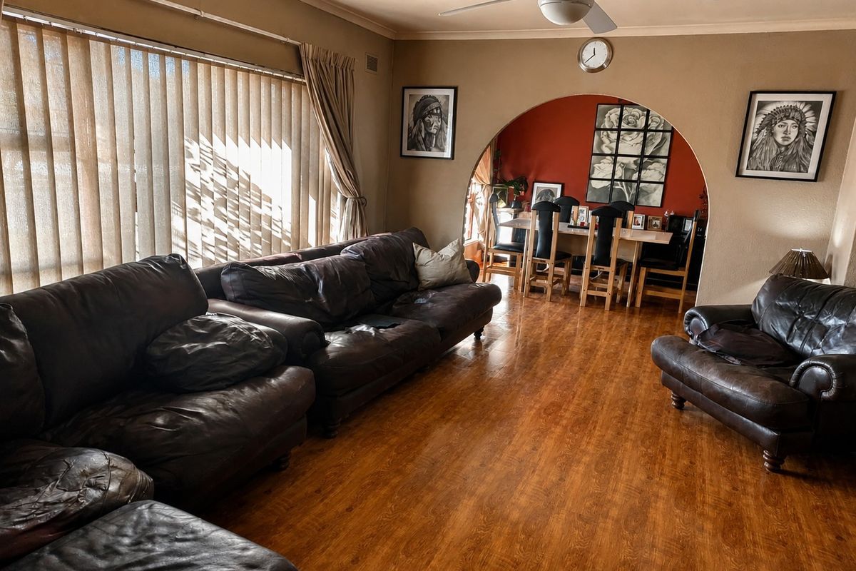Spacious Family Living on a Large 1,081 m2 Stand in the Highly Desirable Hoogstede, Brackenfell - Photo 5