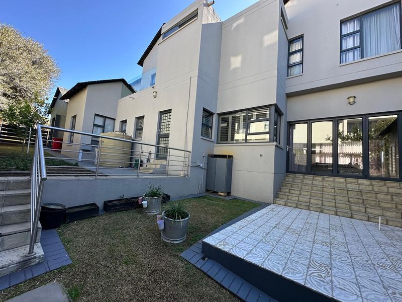 House For Sale in Helderfontein Estate, Midrand - Photo 10