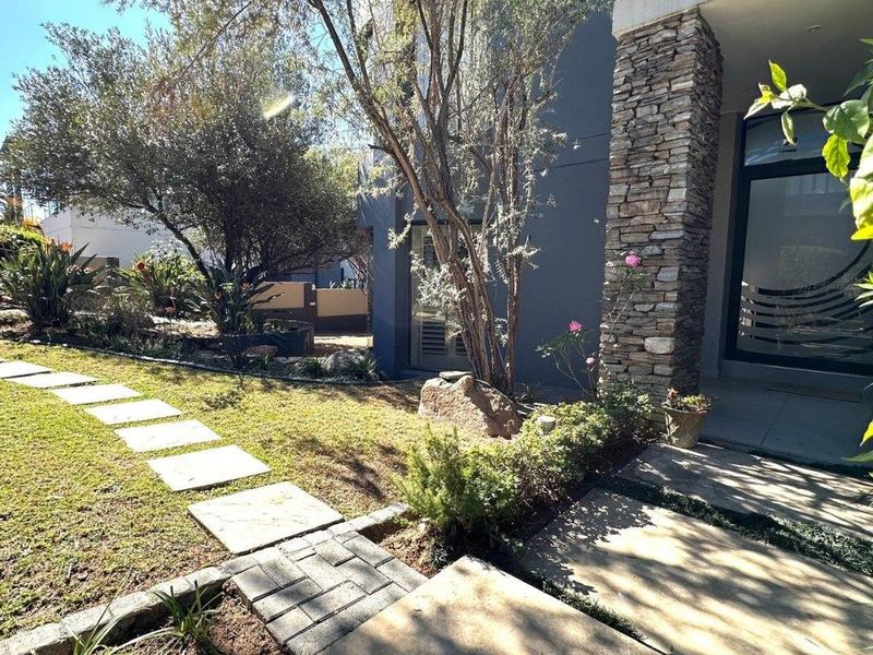 House For Sale in Helderfontein Estate, Midrand - Photo 8