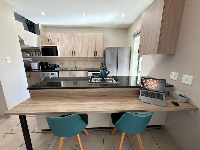 Beautiful Townhouse For Sale in Randburg! - Photo 7