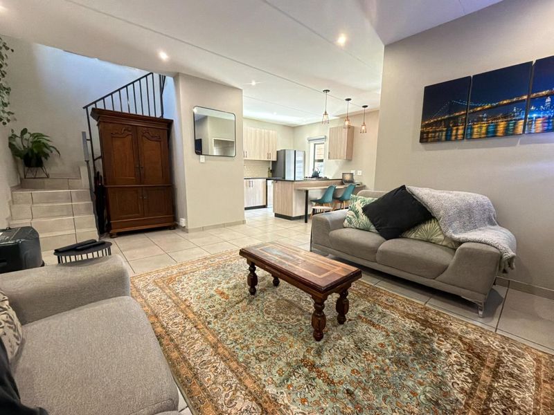 Beautiful Townhouse For Sale in Randburg! - Photo 4