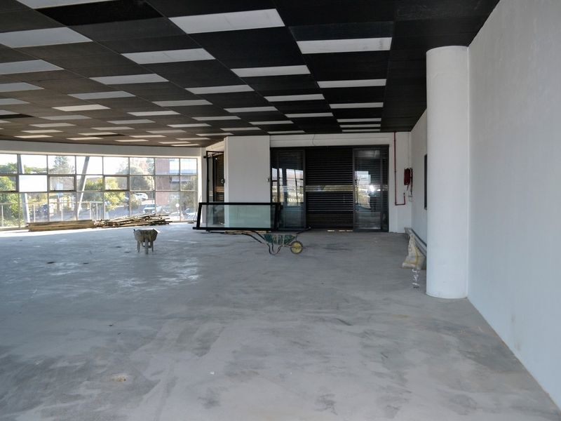 RETAIL OPPORTUNITY, 915sqm, WITH OUTSTANDING EXPOSURE TO BUSY BEYERS NAUDE DRIVE. - Photo 9