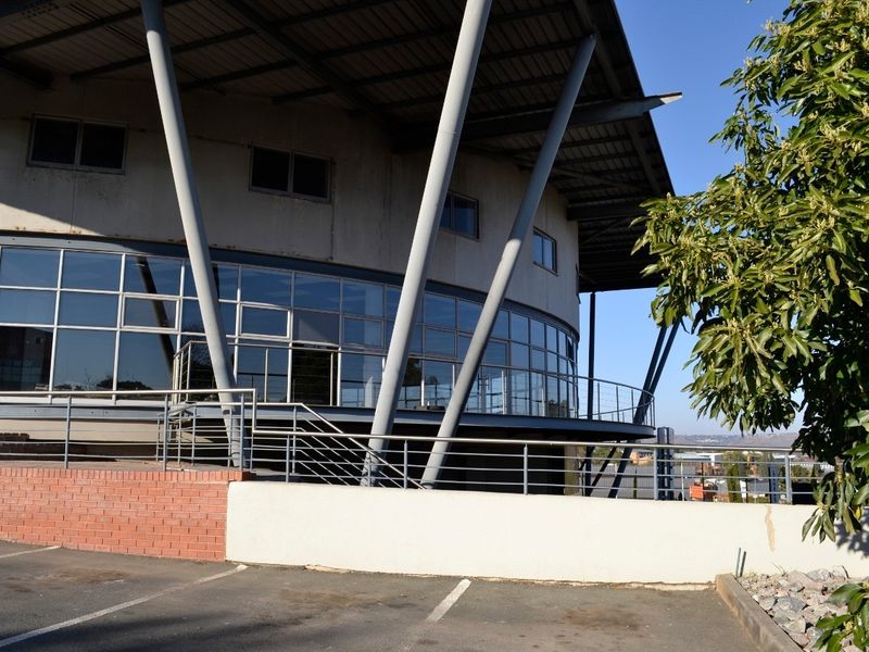 RETAIL OPPORTUNITY, 915sqm, WITH OUTSTANDING EXPOSURE TO BUSY BEYERS NAUDE DRIVE. - Photo 1
