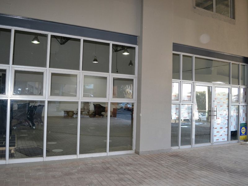 RETAIL OPPORTUNITY, 915sqm, WITH OUTSTANDING EXPOSURE TO BUSY BEYERS NAUDE DRIVE. - Photo 4