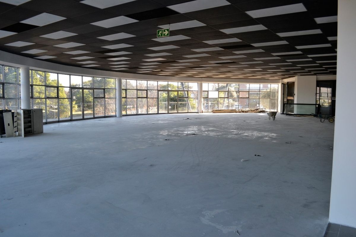 RETAIL OPPORTUNITY, 915sqm, WITH OUTSTANDING EXPOSURE TO BUSY BEYERS NAUDE DRIVE. - Photo 2