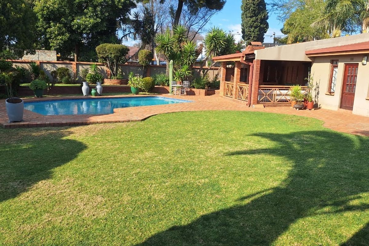 Safe and Secure Upmarket House to Rent- R32 000 Available Immediately - Photo 3