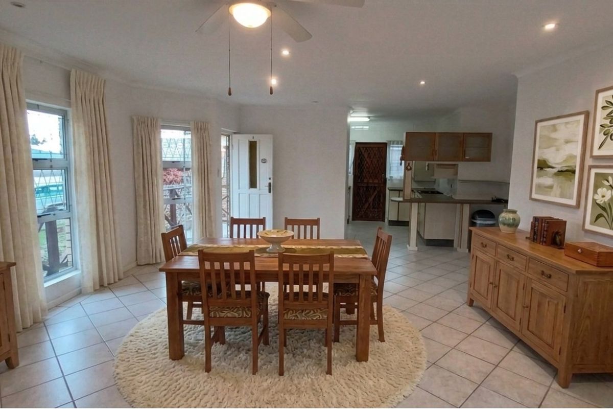Secure, Comfortable Living with a Beautiful Established Garden in Beacon Bay - Photo 4