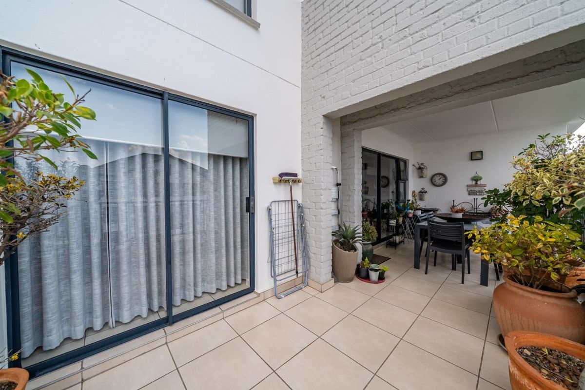 Modern, Secure 2 Bedroom Apartment-Lock up and Go - Photo 5