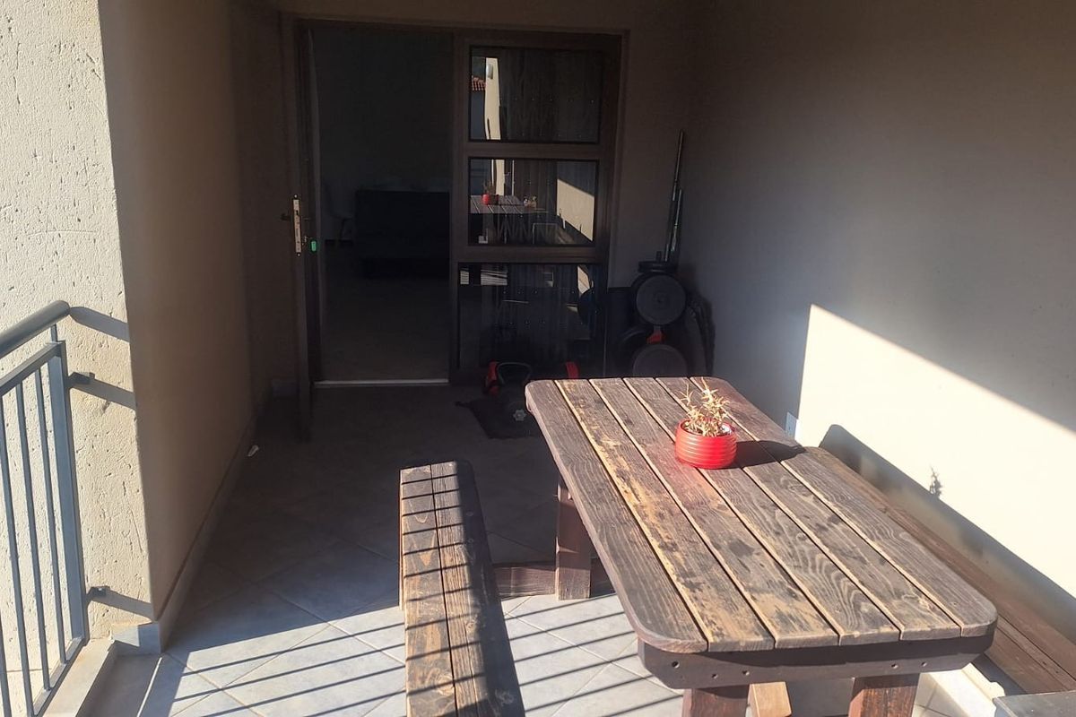 Modern, Secure Lock-Up-and-Go in Malibu Manor- To Rent at R8500 per Month - Photo 2