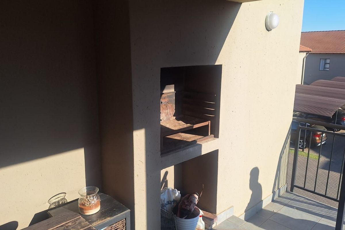 Modern, Secure Lock-Up-and-Go in Malibu Manor- To Rent at R8500 per Month - Photo 3