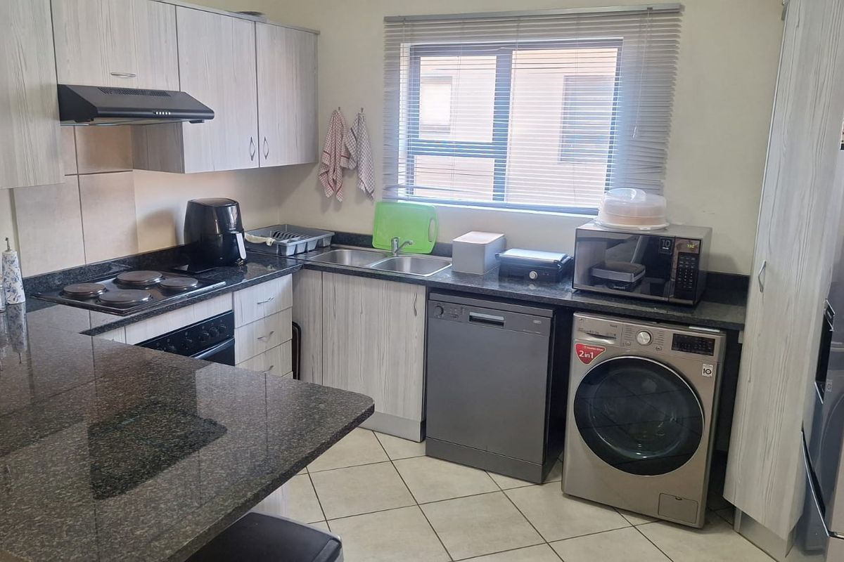 Modern, Secure Lock-Up-and-Go in Malibu Manor- To Rent at R8500 per Month - Photo 5