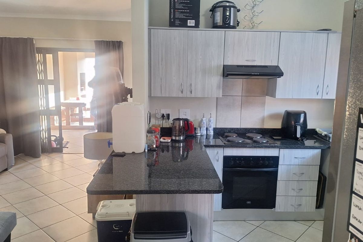 Modern, Secure Lock-Up-and-Go in Malibu Manor- To Rent at R8500 per Month - Photo 4