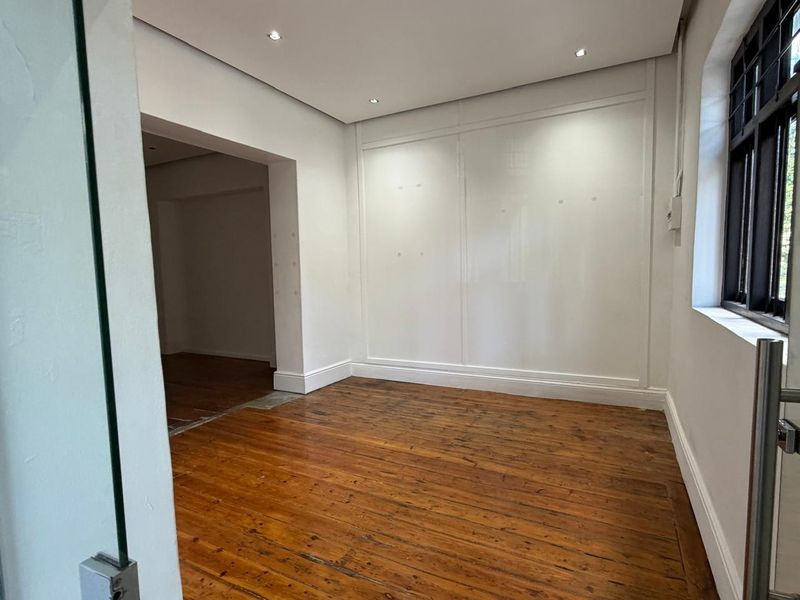 Retail Property To Rent in Cape Town City Centre, Cape Town - Photo 4