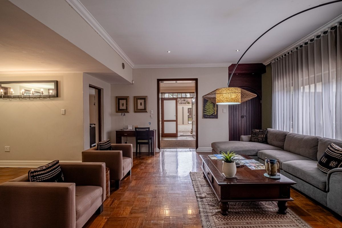 Guest House For Sale in Summerstrand, Port Elizabeth - Photo 5