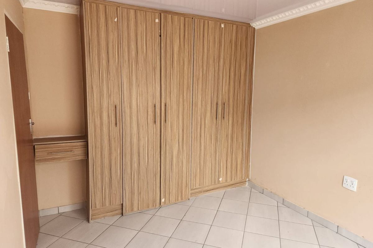 Apartment To Rent in Oos Einde, Rustenburg, North West - Photo 4