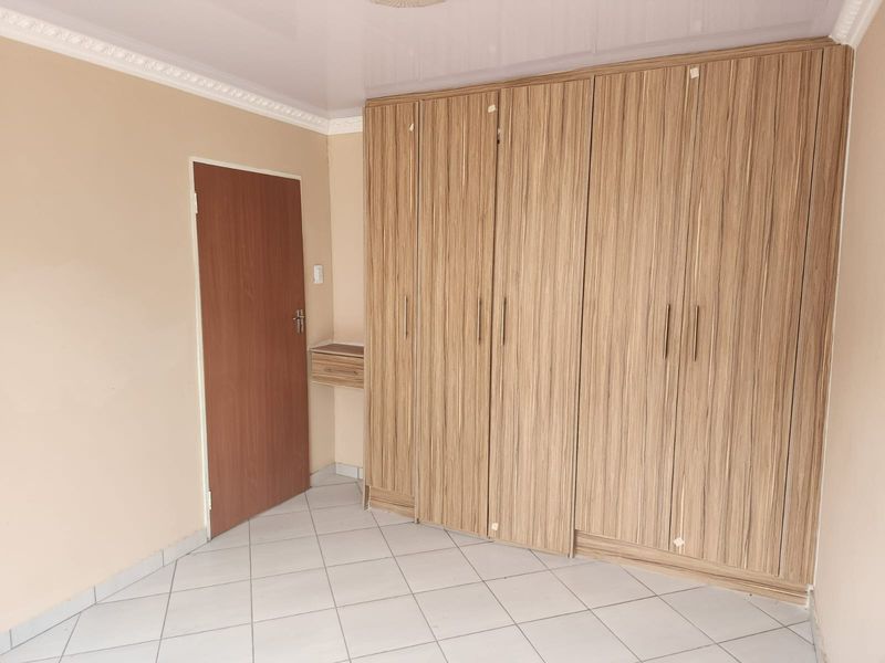 Apartment To Rent in Oos Einde, Rustenburg, North West - Photo 3