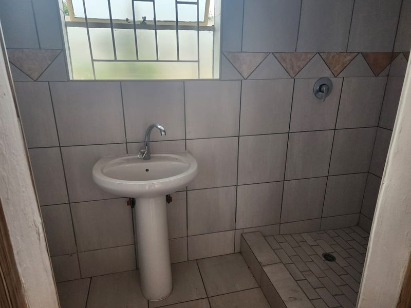 Apartment To Rent in Oos Einde, Rustenburg, North West - Photo 5