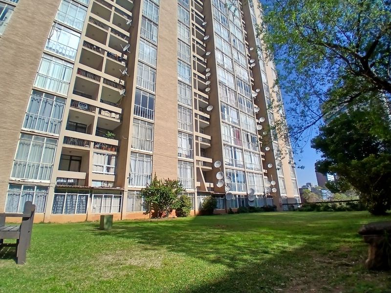 2-Bedroom Apartment for Sale in Braamfontein Investment Opportunity - Photo 3