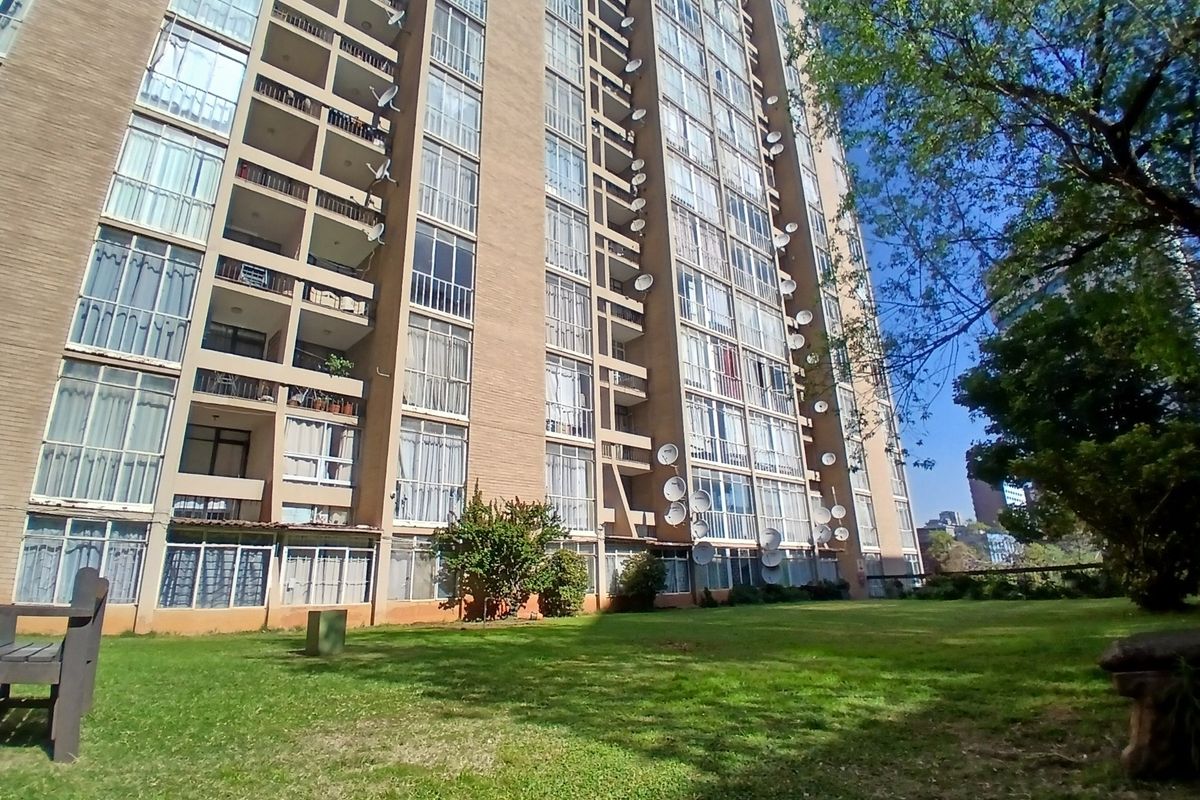 2-Bedroom Apartment for Sale in Braamfontein Investment Opportunity - Photo 3