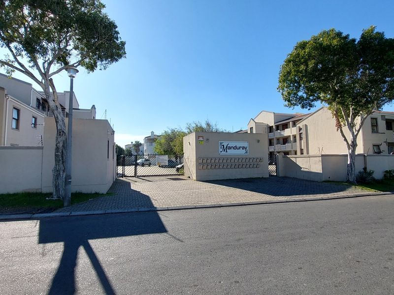 Neat and well-maintained 2 Bedroom Apartment with Private Balcony and Rare Double Parking - Photo 1