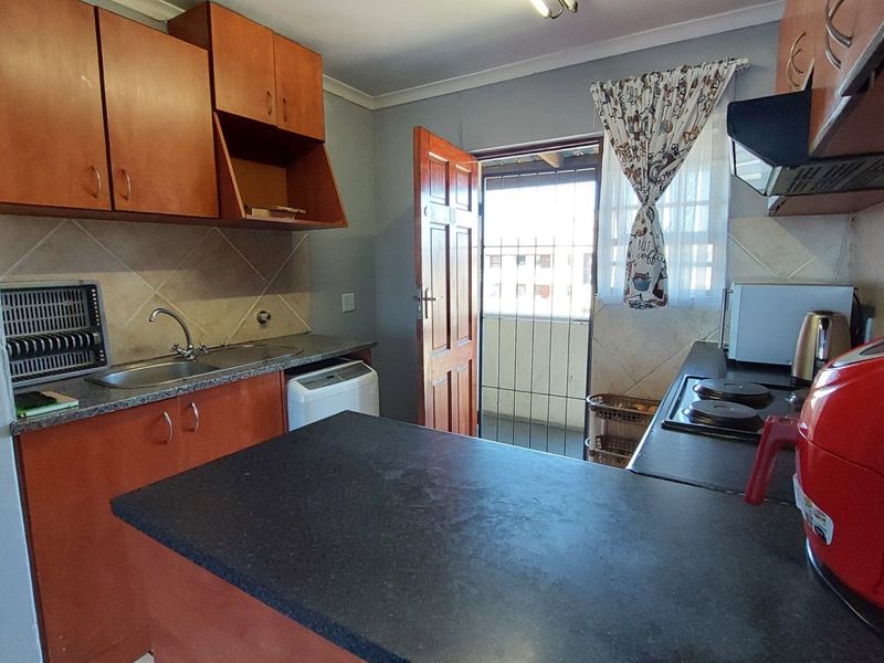 Neat and well-maintained 2 Bedroom Apartment with Private Balcony and Rare Double Parking - Photo 10