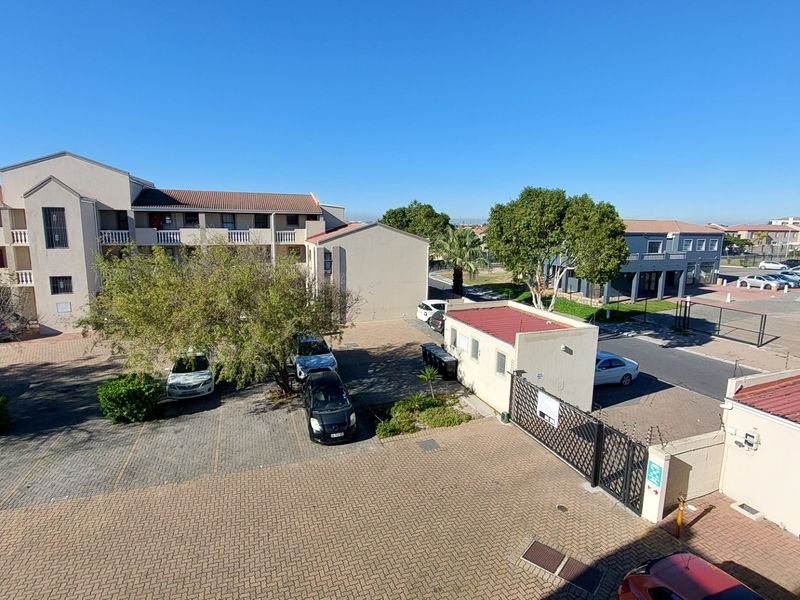 Neat and well-maintained 2 Bedroom Apartment with Private Balcony and Rare Double Parking - Photo 3