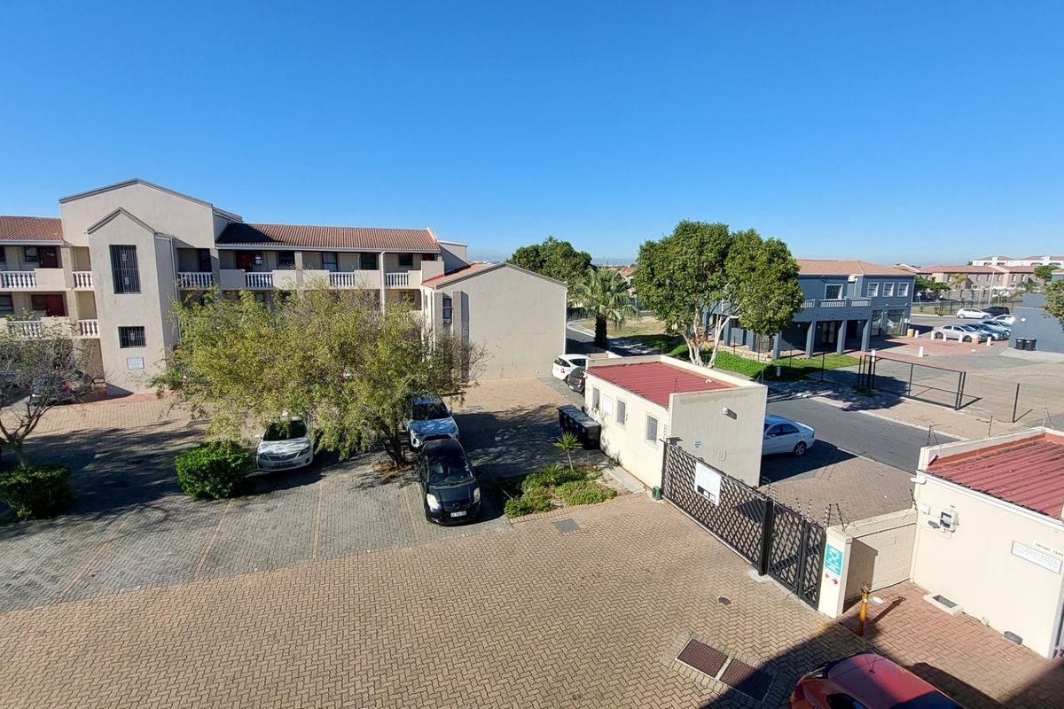 Neat and well-maintained 2 Bedroom Apartment with Private Balcony and Rare Double Parking - Photo 3