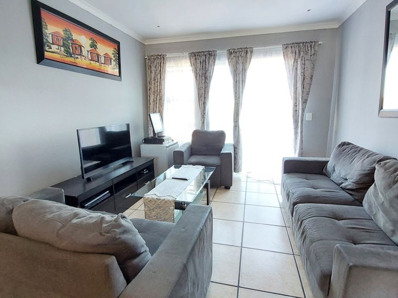 Neat and well-maintained 2 Bedroom Apartment with Private Balcony and Rare Double Parking - Photo 5