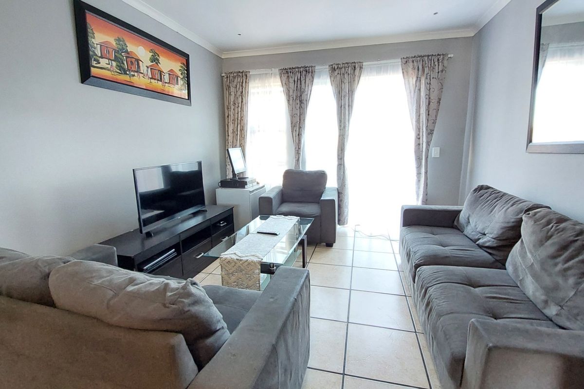 Neat and well-maintained 2 Bedroom Apartment with Private Balcony and Rare Double Parking - Photo 5