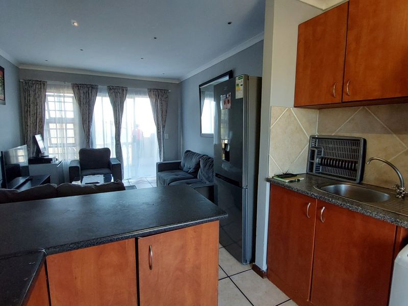Neat and well-maintained 2 Bedroom Apartment with Private Balcony and Rare Double Parking - Photo 9