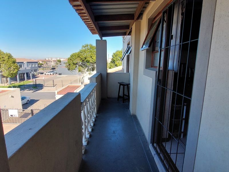 Neat and well-maintained 2 Bedroom Apartment with Private Balcony and Rare Double Parking - Photo 4
