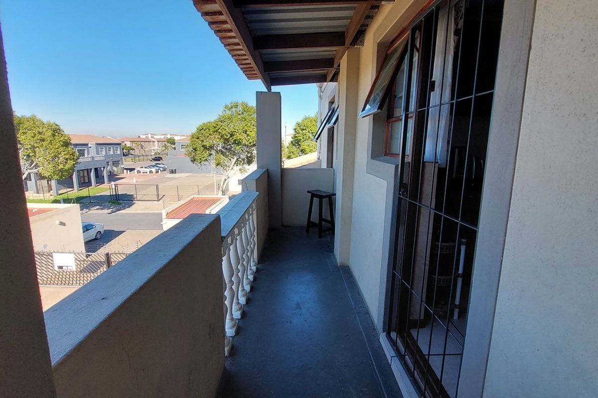 Neat and well-maintained 2 Bedroom Apartment with Private Balcony and Rare Double Parking - Photo 4