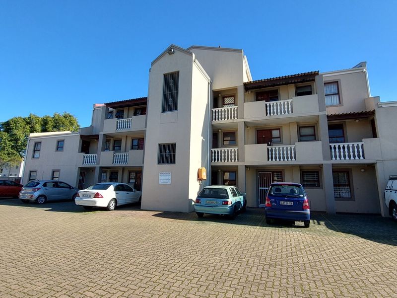 Neat and well-maintained 2 Bedroom Apartment with Private Balcony and Rare Double Parking - Photo 2
