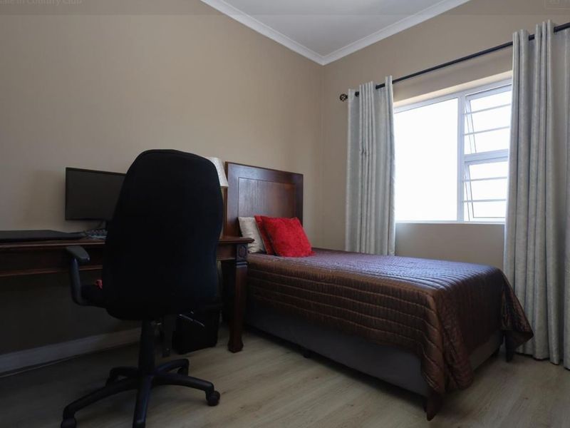 Four bedroom house in Country Club, Langebaan - Photo 9