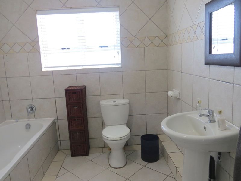 Four bedroom house in Country Club, Langebaan - Photo 7