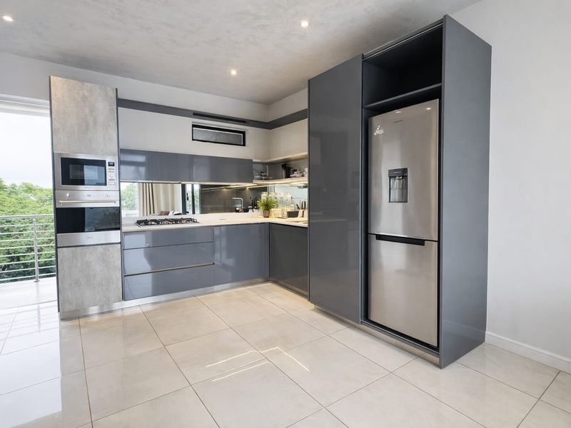 Apartment For Sale in Johannesburg - Photo 6
