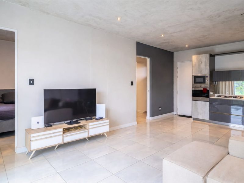 Apartment For Sale in Johannesburg - Photo 5