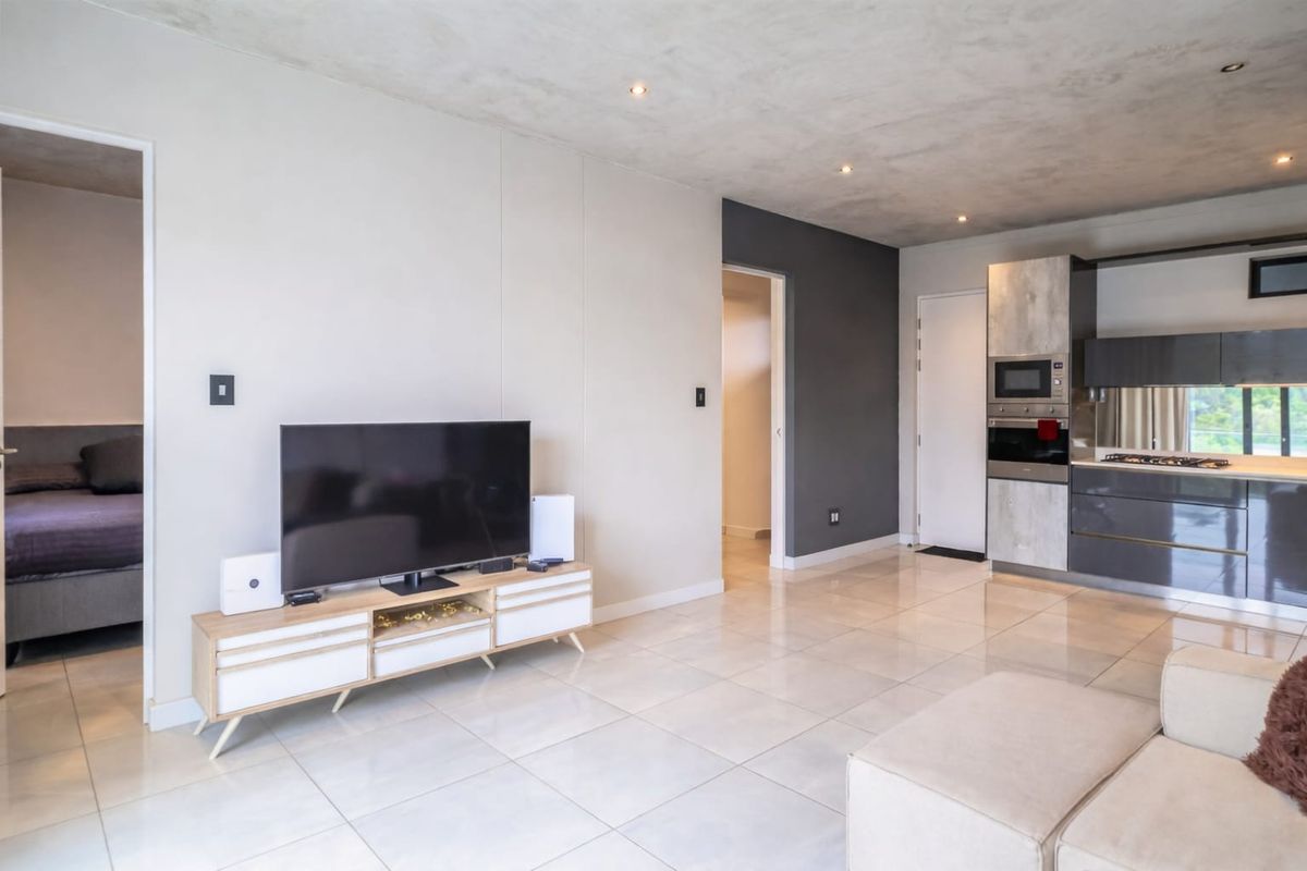 Apartment For Sale in Johannesburg - Photo 5
