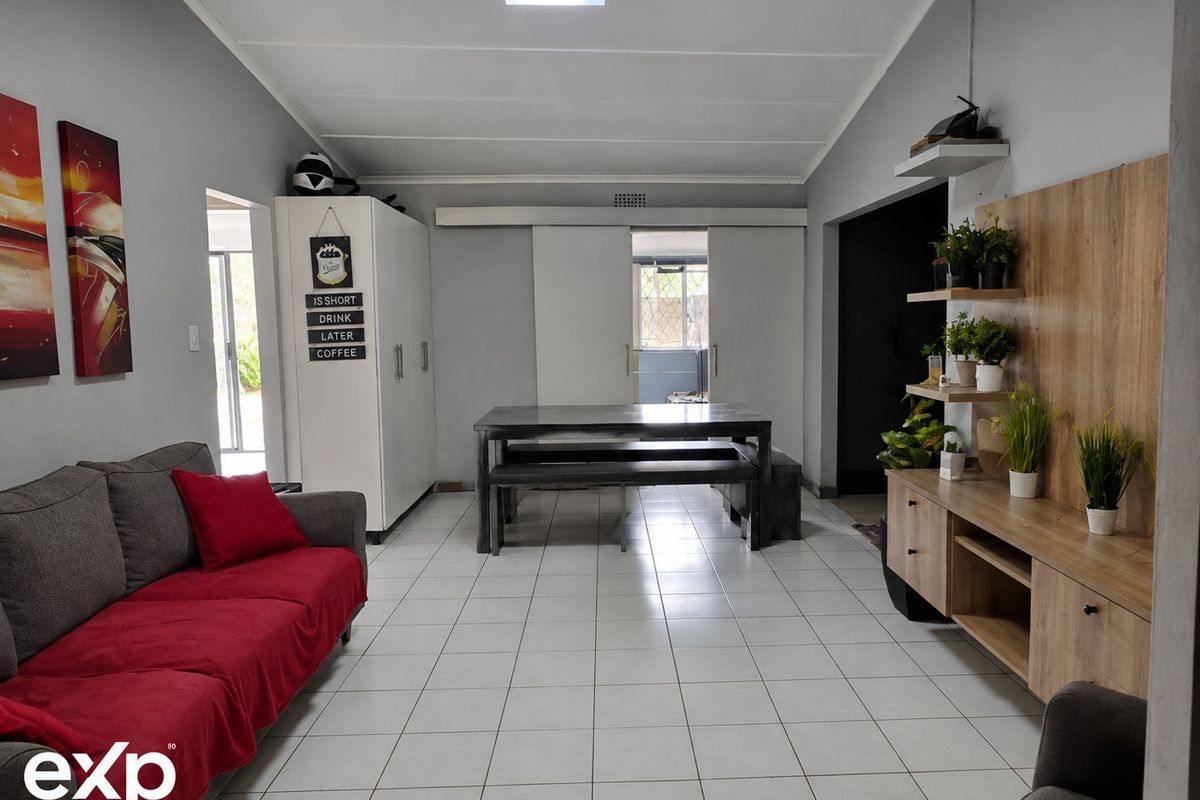 4 Bed House + 4 Cottages For Sale in Ashburton, Pietermaritzburg - Photo 2