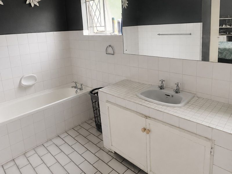 4 Bed House + 4 Cottages For Sale in Ashburton, Pietermaritzburg - Photo 7