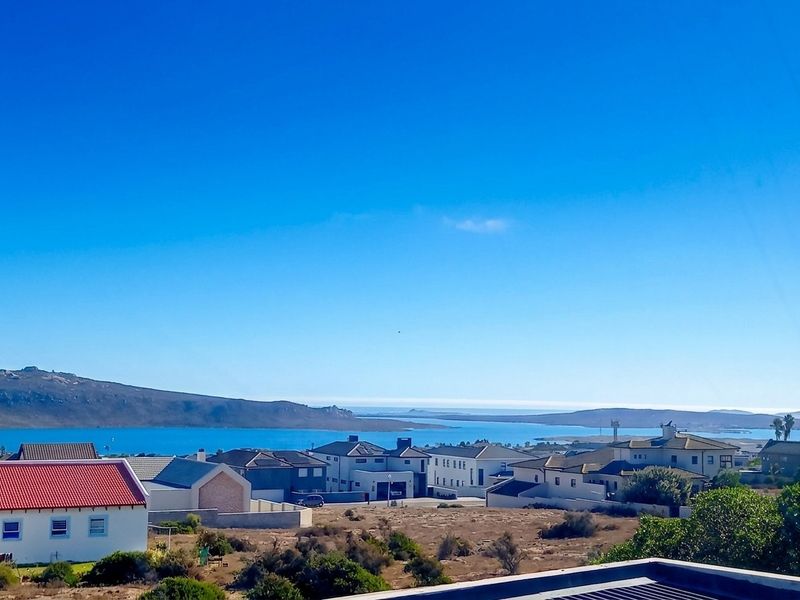 Luxury Family Home with Lagoon Views and Investment Potential - Photo 2