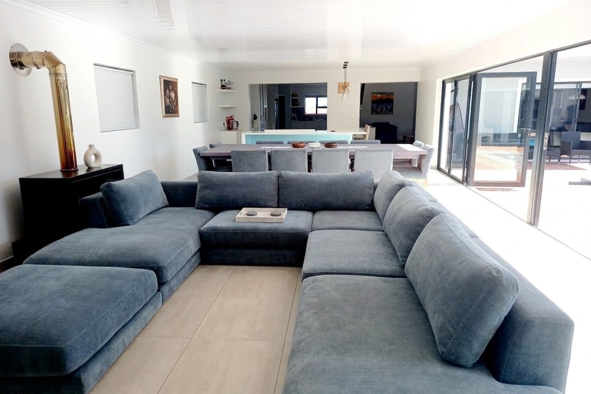 Luxury Family Home with Lagoon Views and Investment Potential - Photo 3