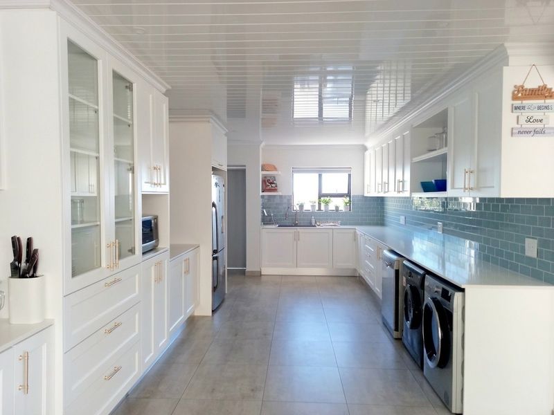 Luxury Family Home with Lagoon Views and Investment Potential - Photo 7