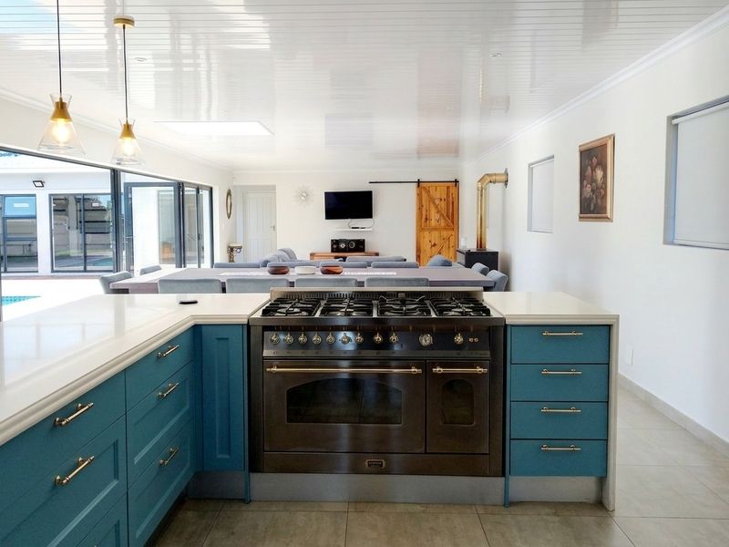 Luxury Family Home with Lagoon Views and Investment Potential - Photo 5