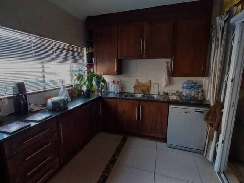 Bespoke Family House For Sale in Daspoort, Pretoria - Photo 3